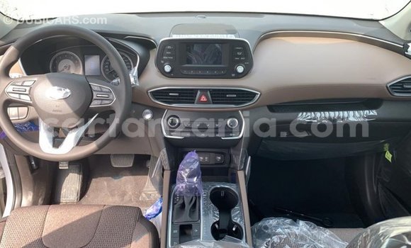 Nunua Imported Hyundai Santa Fe Nyeupe Gari ndani ya Import - Dubai nchini Arusha Nunua Imported Hyundai Santa Fe Nyeupe Gari ndani ya Import - Dubai nchini Arusha