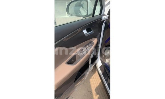 Nunua Imported Hyundai Santa Fe Nyeupe Gari ndani ya Import - Dubai nchini Arusha Nunua Imported Hyundai Santa Fe Nyeupe Gari ndani ya Import - Dubai nchini Arusha