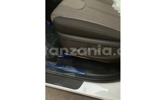 Nunua Imported Hyundai Santa Fe Nyeupe Gari ndani ya Import - Dubai nchini Arusha Nunua Imported Hyundai Santa Fe Nyeupe Gari ndani ya Import - Dubai nchini Arusha