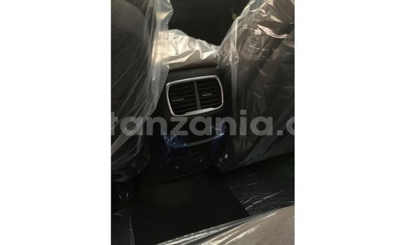 Nunua Imported Hyundai Santa Fe Nyeupe Gari ndani ya Import - Dubai nchini Arusha Nunua Imported Hyundai Santa Fe Nyeupe Gari ndani ya Import - Dubai nchini Arusha
