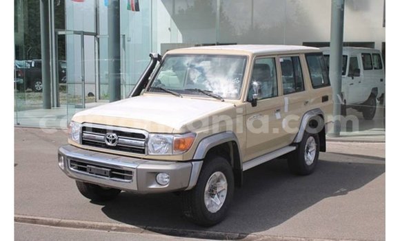 Nunua Imported Toyota Land Cruiser Beige Gari ndani ya Import - Dubai nchini Arusha Nunua Imported Toyota Land Cruiser Beige Gari ndani ya Import - Dubai nchini Arusha