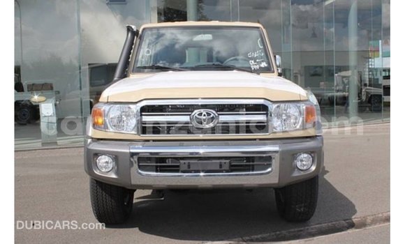 Nunua Imported Toyota Land Cruiser Beige Gari ndani ya Import - Dubai nchini Arusha Nunua Imported Toyota Land Cruiser Beige Gari ndani ya Import - Dubai nchini Arusha