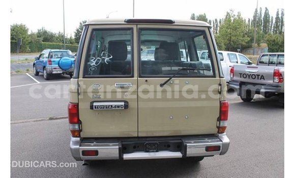 Nunua Imported Toyota Land Cruiser Beige Gari ndani ya Import - Dubai nchini Arusha Nunua Imported Toyota Land Cruiser Beige Gari ndani ya Import - Dubai nchini Arusha