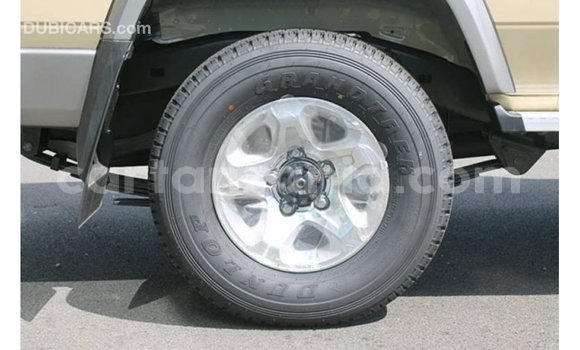 Nunua Imported Toyota Land Cruiser Beige Gari ndani ya Import - Dubai nchini Arusha Nunua Imported Toyota Land Cruiser Beige Gari ndani ya Import - Dubai nchini Arusha