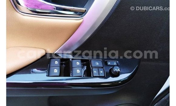 Nunua Imported Toyota Fortuner Nyeupe Gari ndani ya Import - Dubai nchini Arusha Nunua Imported Toyota Fortuner Nyeupe Gari ndani ya Import - Dubai nchini Arusha