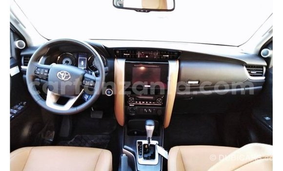 Nunua Imported Toyota Fortuner Nyeupe Gari ndani ya Import - Dubai nchini Arusha Nunua Imported Toyota Fortuner Nyeupe Gari ndani ya Import - Dubai nchini Arusha
