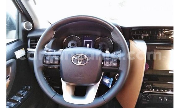 Nunua Imported Toyota Fortuner Nyeupe Gari ndani ya Import - Dubai nchini Arusha Nunua Imported Toyota Fortuner Nyeupe Gari ndani ya Import - Dubai nchini Arusha