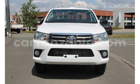 Nunua Imported Toyota Hilux Nyeupe Gari ndani ya Import - Dubai nchini Arusha Nunua Imported Toyota Hilux Nyeupe Gari ndani ya Import - Dubai nchini Arusha