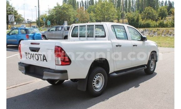 Nunua Imported Toyota Hilux Nyeupe Gari ndani ya Import - Dubai nchini Arusha Nunua Imported Toyota Hilux Nyeupe Gari ndani ya Import - Dubai nchini Arusha