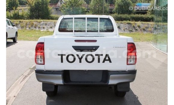 Nunua Imported Toyota Hilux Nyeupe Gari ndani ya Import - Dubai nchini Arusha Nunua Imported Toyota Hilux Nyeupe Gari ndani ya Import - Dubai nchini Arusha