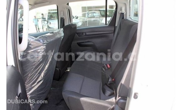 Nunua Imported Toyota Hilux Nyeupe Gari ndani ya Import - Dubai nchini Arusha Nunua Imported Toyota Hilux Nyeupe Gari ndani ya Import - Dubai nchini Arusha