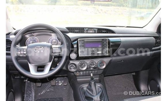 Nunua Imported Toyota Hilux Nyeupe Gari ndani ya Import - Dubai nchini Arusha Nunua Imported Toyota Hilux Nyeupe Gari ndani ya Import - Dubai nchini Arusha