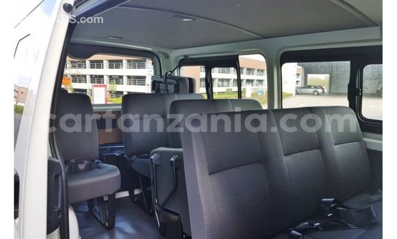 Nunua Imported Toyota Hiace Nyeupe Gari ndani ya Import - Dubai nchini Arusha Nunua Imported Toyota Hiace Nyeupe Gari ndani ya Import - Dubai nchini Arusha