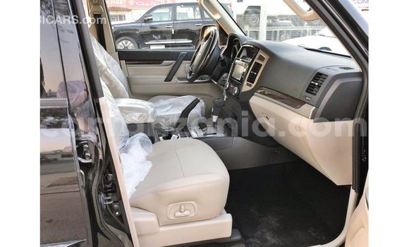 Nunua Imported Mitsubishi Pajero Nyeusi Gari ndani ya Import - Dubai nchini Arusha Nunua Imported Mitsubishi Pajero Nyeusi Gari ndani ya Import - Dubai nchini Arusha