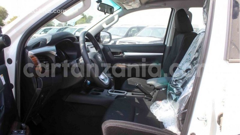 Big with watermark toyota hilux arusha import dubai 8362