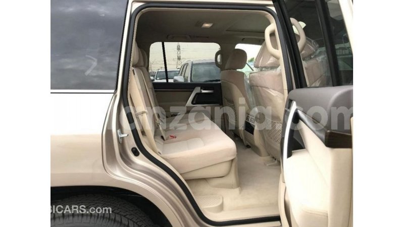 Big with watermark toyota land cruiser arusha import dubai 8375