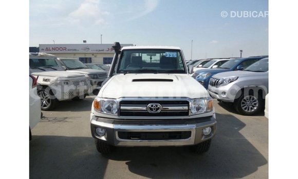 Nunua Imported Toyota Land Cruiser Nyeupe Gari ndani ya Import - Dubai nchini Arusha Nunua Imported Toyota Land Cruiser Nyeupe Gari ndani ya Import - Dubai nchini Arusha