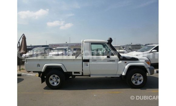 Nunua Imported Toyota Land Cruiser Nyeupe Gari ndani ya Import - Dubai nchini Arusha Nunua Imported Toyota Land Cruiser Nyeupe Gari ndani ya Import - Dubai nchini Arusha