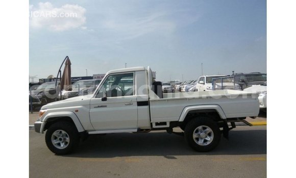 Nunua Imported Toyota Land Cruiser Nyeupe Gari ndani ya Import - Dubai nchini Arusha Nunua Imported Toyota Land Cruiser Nyeupe Gari ndani ya Import - Dubai nchini Arusha