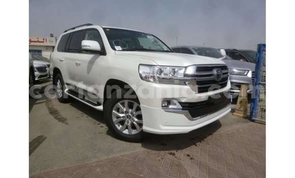 Nunua Imported Toyota Land Cruiser Nyeupe Gari ndani ya Import - Dubai nchini Arusha Nunua Imported Toyota Land Cruiser Nyeupe Gari ndani ya Import - Dubai nchini Arusha