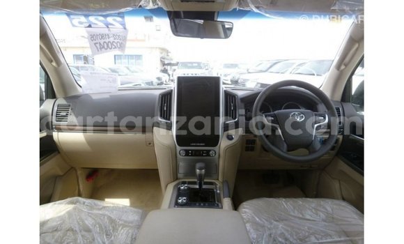 Nunua Imported Toyota Land Cruiser Nyeupe Gari ndani ya Import - Dubai nchini Arusha Nunua Imported Toyota Land Cruiser Nyeupe Gari ndani ya Import - Dubai nchini Arusha