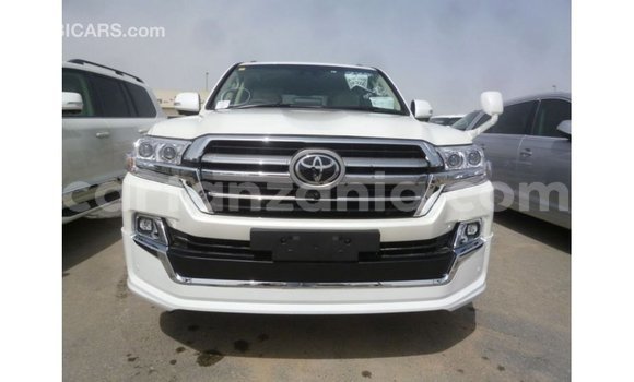 Nunua Imported Toyota Land Cruiser Nyeupe Gari ndani ya Import - Dubai nchini Arusha Nunua Imported Toyota Land Cruiser Nyeupe Gari ndani ya Import - Dubai nchini Arusha