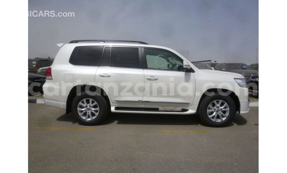 Nunua Imported Toyota Land Cruiser Nyeupe Gari ndani ya Import - Dubai nchini Arusha Nunua Imported Toyota Land Cruiser Nyeupe Gari ndani ya Import - Dubai nchini Arusha