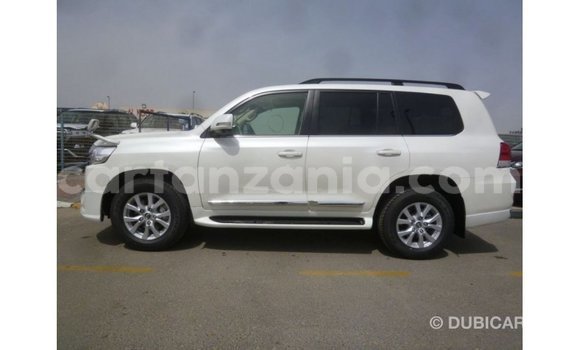 Nunua Imported Toyota Land Cruiser Nyeupe Gari ndani ya Import - Dubai nchini Arusha Nunua Imported Toyota Land Cruiser Nyeupe Gari ndani ya Import - Dubai nchini Arusha