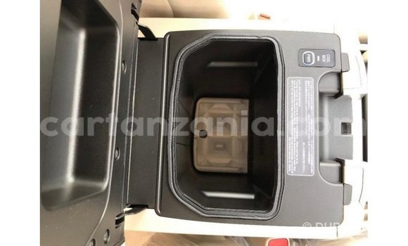 Nunua Imported Toyota Land Cruiser Nyeusi Gari ndani ya Import - Dubai nchini Arusha Nunua Imported Toyota Land Cruiser Nyeusi Gari ndani ya Import - Dubai nchini Arusha