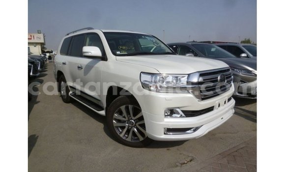 Nunua Imported Toyota Land Cruiser Nyeupe Gari ndani ya Import - Dubai nchini Arusha Nunua Imported Toyota Land Cruiser Nyeupe Gari ndani ya Import - Dubai nchini Arusha