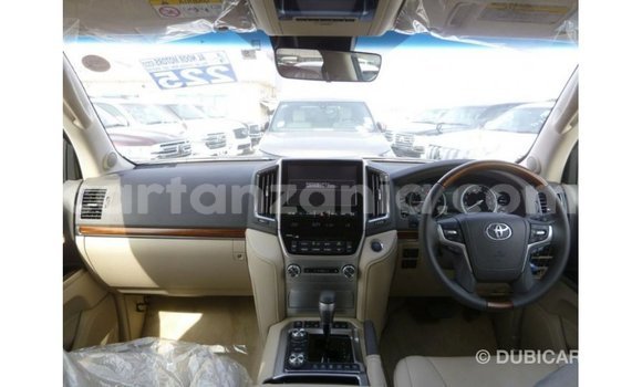 Nunua Imported Toyota Land Cruiser Nyeupe Gari ndani ya Import - Dubai nchini Arusha Nunua Imported Toyota Land Cruiser Nyeupe Gari ndani ya Import - Dubai nchini Arusha