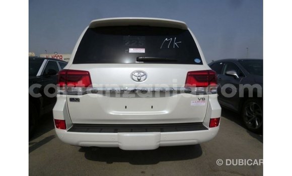 Nunua Imported Toyota Land Cruiser Nyeupe Gari ndani ya Import - Dubai nchini Arusha Nunua Imported Toyota Land Cruiser Nyeupe Gari ndani ya Import - Dubai nchini Arusha