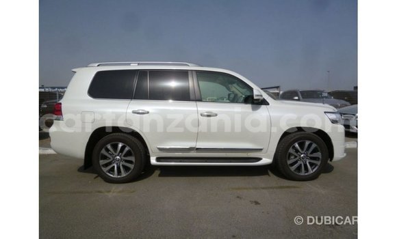 Nunua Imported Toyota Land Cruiser Nyeupe Gari ndani ya Import - Dubai nchini Arusha Nunua Imported Toyota Land Cruiser Nyeupe Gari ndani ya Import - Dubai nchini Arusha