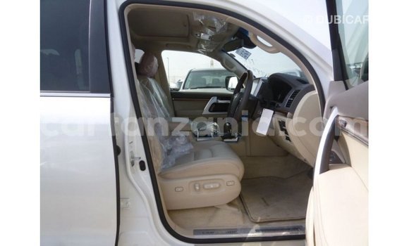 Nunua Imported Toyota Land Cruiser Nyeupe Gari ndani ya Import - Dubai nchini Arusha Nunua Imported Toyota Land Cruiser Nyeupe Gari ndani ya Import - Dubai nchini Arusha