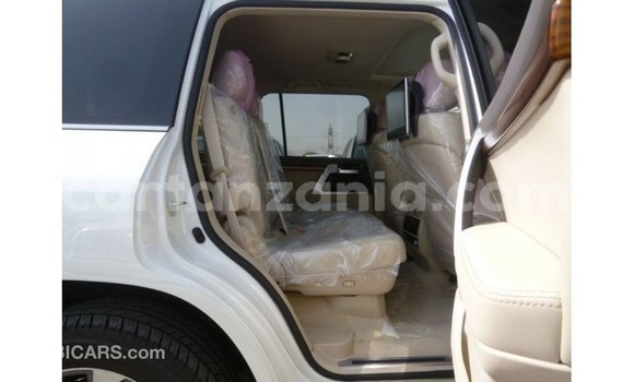 Nunua Imported Toyota Land Cruiser Nyeupe Gari ndani ya Import - Dubai nchini Arusha Nunua Imported Toyota Land Cruiser Nyeupe Gari ndani ya Import - Dubai nchini Arusha