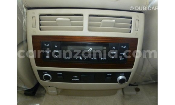 Nunua Imported Toyota Land Cruiser Nyeupe Gari ndani ya Import - Dubai nchini Arusha Nunua Imported Toyota Land Cruiser Nyeupe Gari ndani ya Import - Dubai nchini Arusha