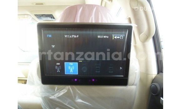 Nunua Imported Toyota Land Cruiser Nyeupe Gari ndani ya Import - Dubai nchini Arusha Nunua Imported Toyota Land Cruiser Nyeupe Gari ndani ya Import - Dubai nchini Arusha