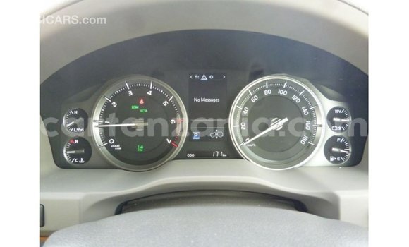 Nunua Imported Toyota Land Cruiser Nyeupe Gari ndani ya Import - Dubai nchini Arusha Nunua Imported Toyota Land Cruiser Nyeupe Gari ndani ya Import - Dubai nchini Arusha
