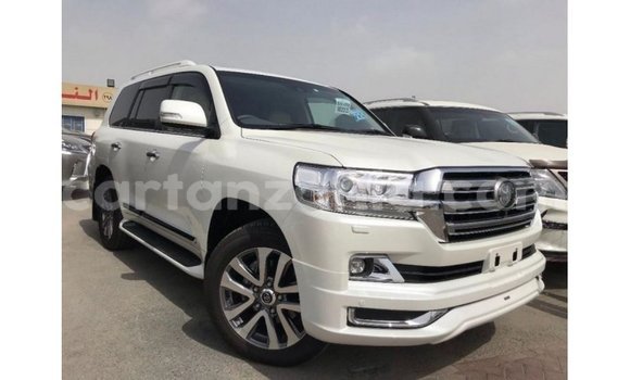 Nunua Imported Toyota Land Cruiser Nyeupe Gari ndani ya Import - Dubai nchini Arusha Nunua Imported Toyota Land Cruiser Nyeupe Gari ndani ya Import - Dubai nchini Arusha