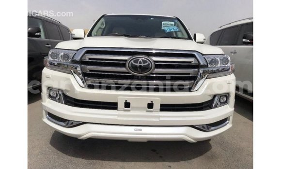 Nunua Imported Toyota Land Cruiser Nyeupe Gari ndani ya Import - Dubai nchini Arusha Nunua Imported Toyota Land Cruiser Nyeupe Gari ndani ya Import - Dubai nchini Arusha