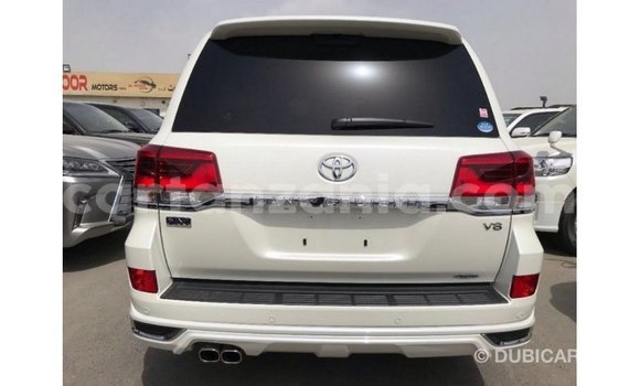 Nunua Imported Toyota Land Cruiser Nyeupe Gari ndani ya Import - Dubai nchini Arusha Nunua Imported Toyota Land Cruiser Nyeupe Gari ndani ya Import - Dubai nchini Arusha