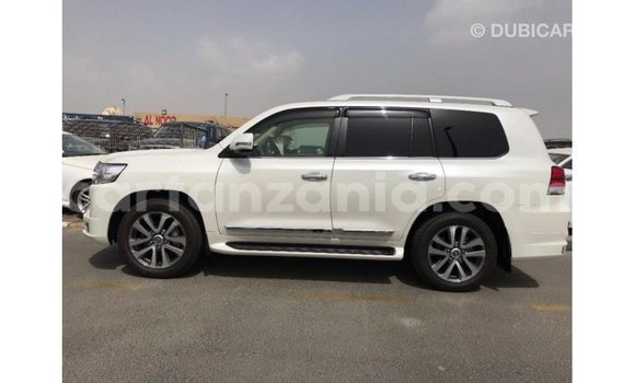Nunua Imported Toyota Land Cruiser Nyeupe Gari ndani ya Import - Dubai nchini Arusha Nunua Imported Toyota Land Cruiser Nyeupe Gari ndani ya Import - Dubai nchini Arusha