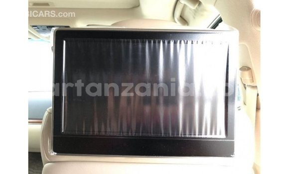 Nunua Imported Toyota Land Cruiser Nyeupe Gari ndani ya Import - Dubai nchini Arusha Nunua Imported Toyota Land Cruiser Nyeupe Gari ndani ya Import - Dubai nchini Arusha