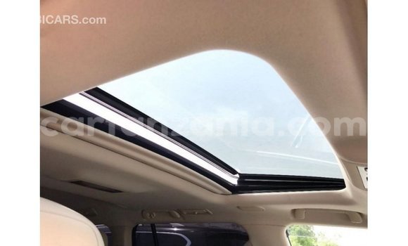 Nunua Imported Toyota Land Cruiser Nyeupe Gari ndani ya Import - Dubai nchini Arusha Nunua Imported Toyota Land Cruiser Nyeupe Gari ndani ya Import - Dubai nchini Arusha