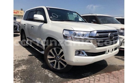 Nunua Imported Toyota Land Cruiser Nyeupe Gari ndani ya Import - Dubai nchini Arusha Nunua Imported Toyota Land Cruiser Nyeupe Gari ndani ya Import - Dubai nchini Arusha