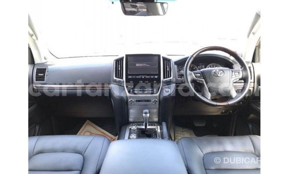 Nunua Imported Toyota Land Cruiser Nyeupe Gari ndani ya Import - Dubai nchini Arusha Nunua Imported Toyota Land Cruiser Nyeupe Gari ndani ya Import - Dubai nchini Arusha