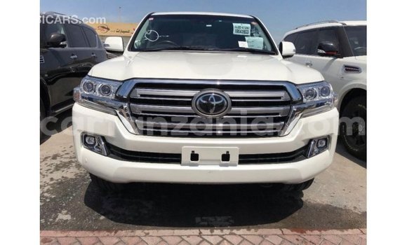 Nunua Imported Toyota Land Cruiser Nyeupe Gari ndani ya Import - Dubai nchini Arusha Nunua Imported Toyota Land Cruiser Nyeupe Gari ndani ya Import - Dubai nchini Arusha