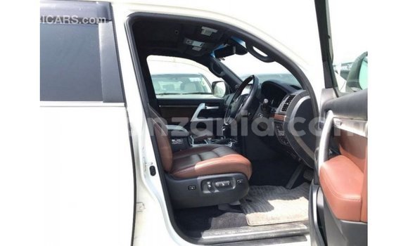 Nunua Imported Toyota Land Cruiser Nyeupe Gari ndani ya Import - Dubai nchini Arusha Nunua Imported Toyota Land Cruiser Nyeupe Gari ndani ya Import - Dubai nchini Arusha