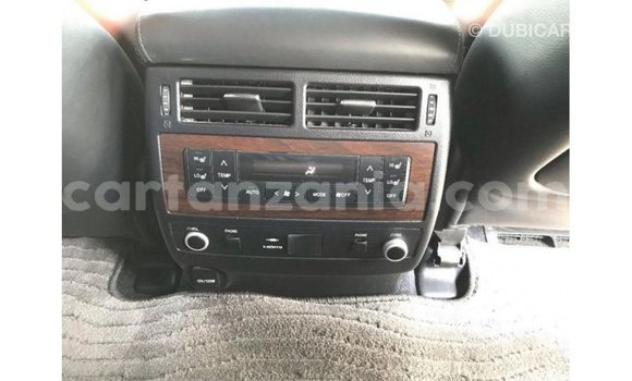 Nunua Imported Toyota Land Cruiser Nyeupe Gari ndani ya Import - Dubai nchini Arusha Nunua Imported Toyota Land Cruiser Nyeupe Gari ndani ya Import - Dubai nchini Arusha