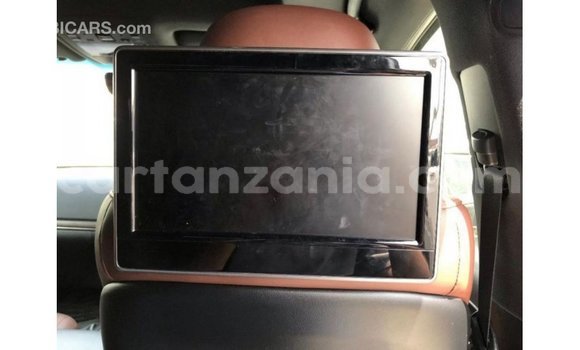 Nunua Imported Toyota Land Cruiser Nyeupe Gari ndani ya Import - Dubai nchini Arusha Nunua Imported Toyota Land Cruiser Nyeupe Gari ndani ya Import - Dubai nchini Arusha